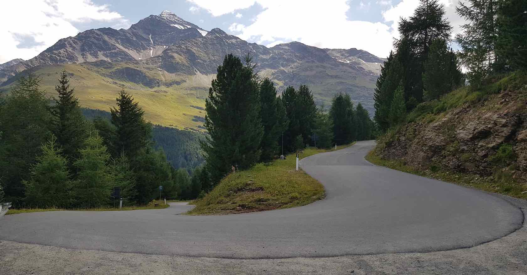 Tornante Gavia Pass.jpg